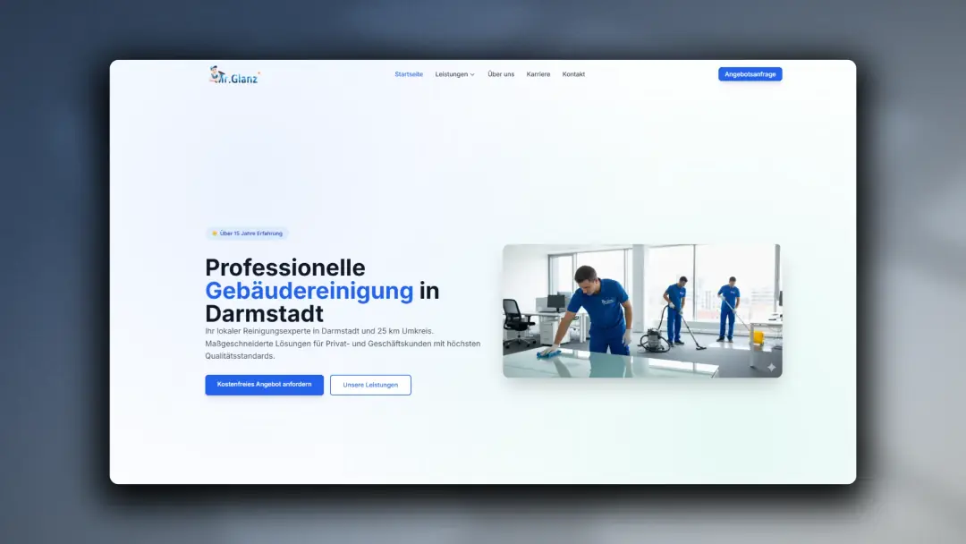 Mister-Glanz-Website für Gebäudereinigung in Darmstadt mit blauer Überschrift, Anfragebutton und Reinigungsteam.